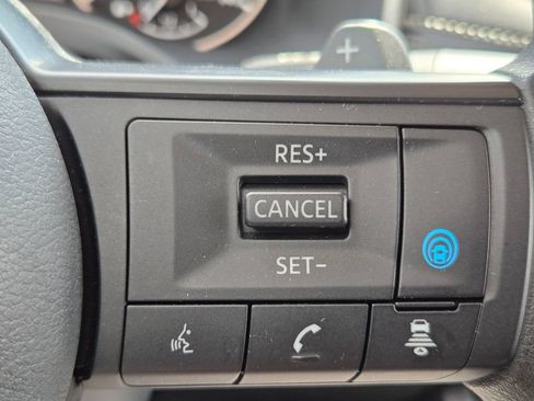 Used 2024 Nissan Rogue SV FWD image 17