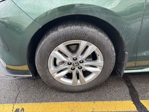 Used 2024 Toyota Sienna XLE image 8