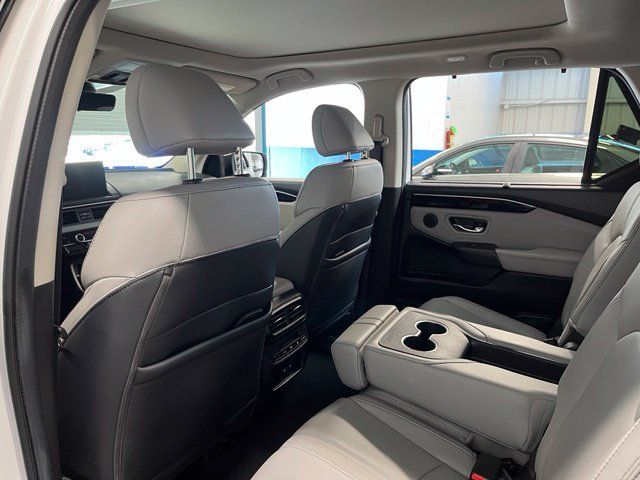Used 2024 Honda Pilot Touring image 18