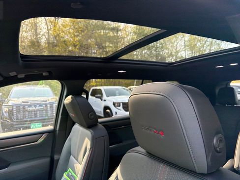 New 2026 GMC Acadia AT4 w/ Luxury Package AWD/4WD image 19