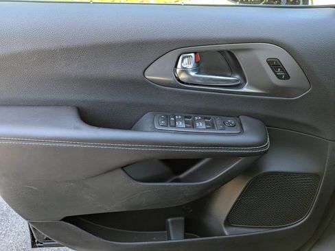 New 2026 Chrysler Pacifica Select FWD image 16