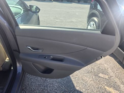 Used 2025 Hyundai Elantra SEL FWD image 37