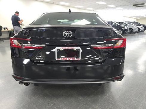 Used 2025 Toyota Camry SE AWD/4WD image 4