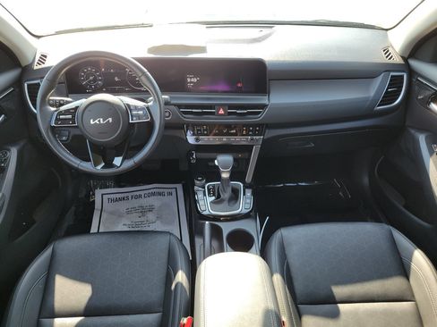 Used 2024 Kia Seltos EX FWD image 9