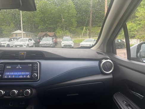 Used 2025 Nissan Versa SV FWD image 34