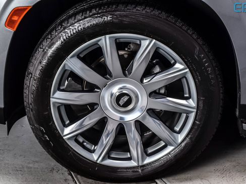 Used 2021 Cadillac Escalade ESV Premium Luxury Platinum image 9