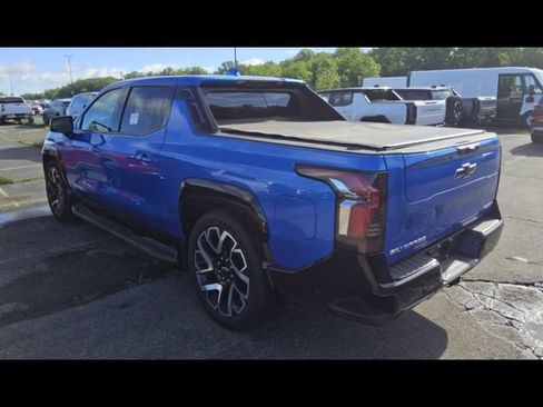 Used 2025 Chevrolet Silverado EV RST AWD/4WD image 4