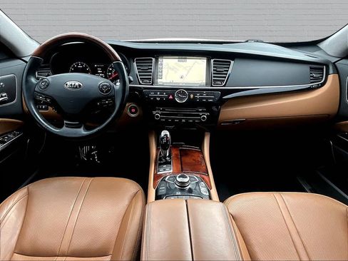 Used 2017 Kia K900 Luxury w/ VIP Package RWD image 6