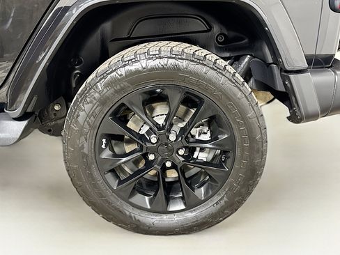 Used 2021 Jeep Wrangler Unlimited Sahara w/ Cold Weather Group image 28