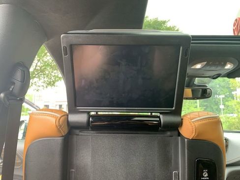Used 2023 Chrysler Pacifica Pinnacle FWD image 34