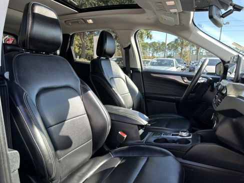 Used 2022 Ford Escape Titanium w/ Class II Trailer Tow Package image 24