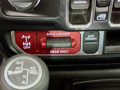 Used 2024 Jeep Wrangler Willys image 25