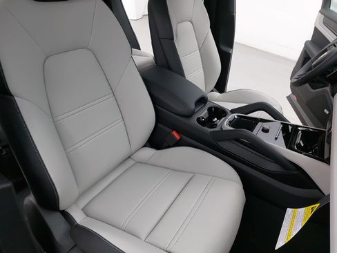 New 2026 Porsche Cayenne image 12