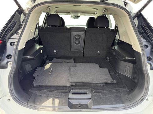 Used 2020 Nissan Rogue SV image 17