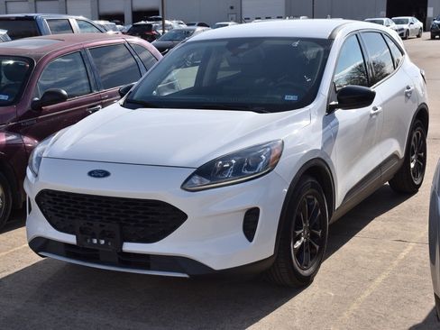 Used 2020 Ford Escape SE Sport image 1