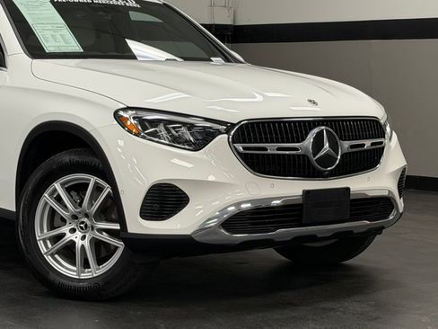 Used 2025 Mercedes-Benz GLC 300 image 3
