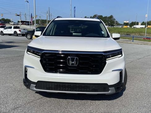 Used 2025 Honda Pilot Touring image 8