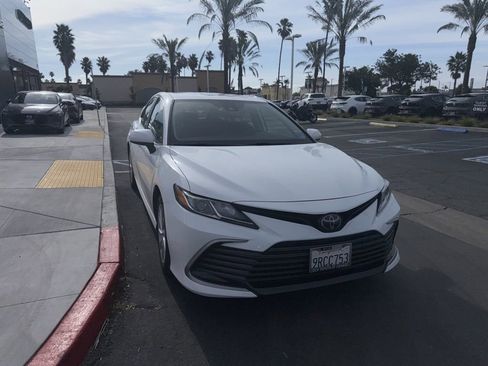 Used 2021 Toyota Camry LE image 33