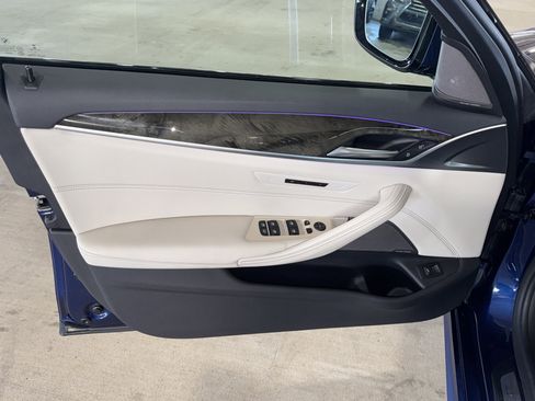 Used 2019 BMW 540i image 17