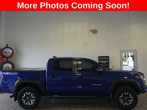 Used 2023 Toyota Tacoma TRD Off-Road w/ Advanced Technology Package AWD/4WD image 2