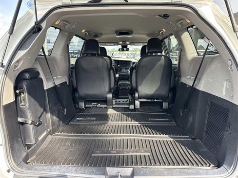 Used 2019 Toyota Sienna SE image 13