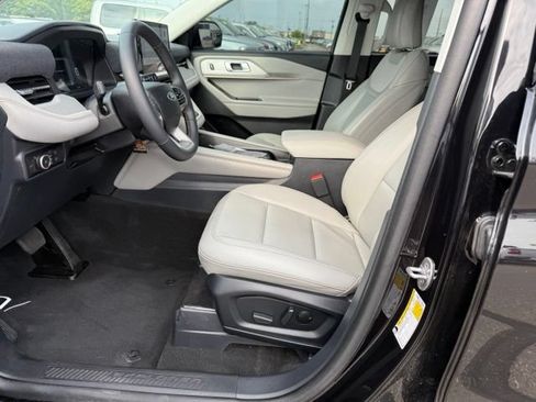 Certified 2025 Ford Explorer Active w/ Active Comfort Package AWD/4WD image 2