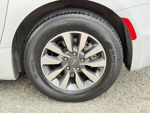 Used 2022 Chrysler Pacifica Touring-L FWD image 88