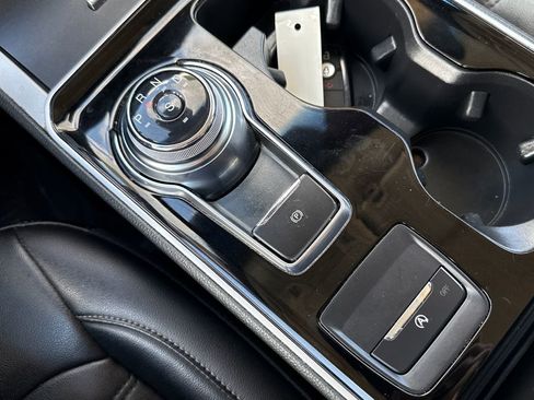 Used 2020 Ford Edge SEL image 22