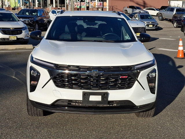 Used 2024 Chevrolet Trax RS FWD image 2