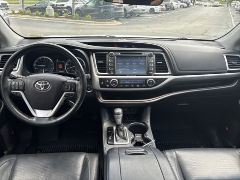 Used 2019 Toyota Highlander Limited Platinum AWD/4WD image 29