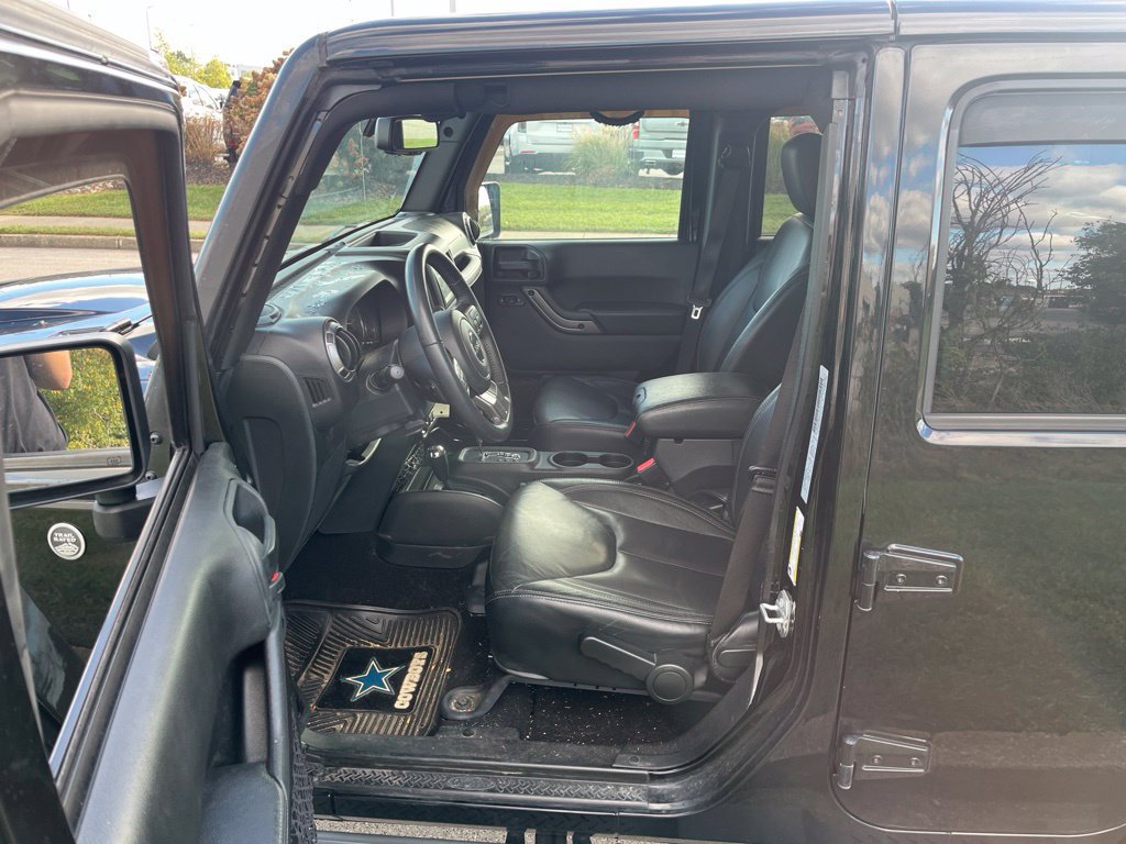 Used 2018 Jeep Wrangler Unlimited Sahara AWD/4WD image 6