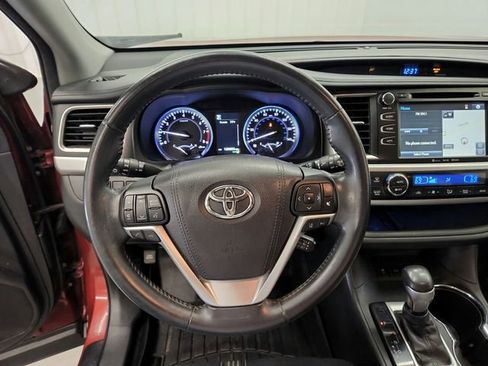 Used 2017 Toyota Highlander SE FWD image 21