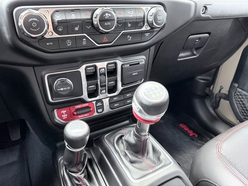 Used 2020 Jeep Gladiator Rubicon AWD/4WD image 15