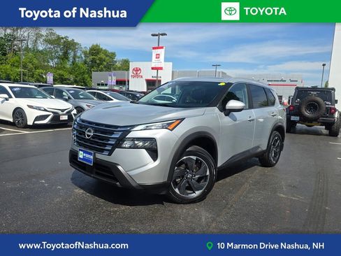 Used 2024 Nissan Rogue SV w/ SV Premium Package FWD image 1