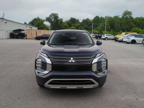 Used 2024 Mitsubishi Outlander AWD image 2