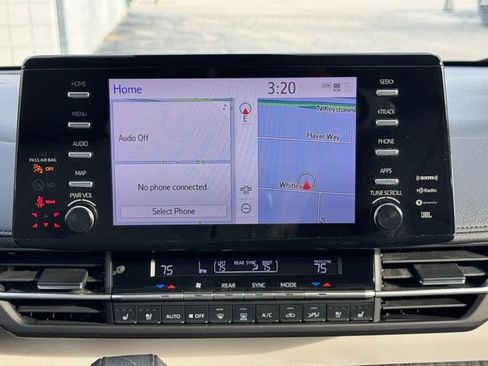 Used 2021 Toyota Sienna Limited image 25