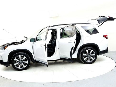 Used 2023 Honda Pilot Touring image 10