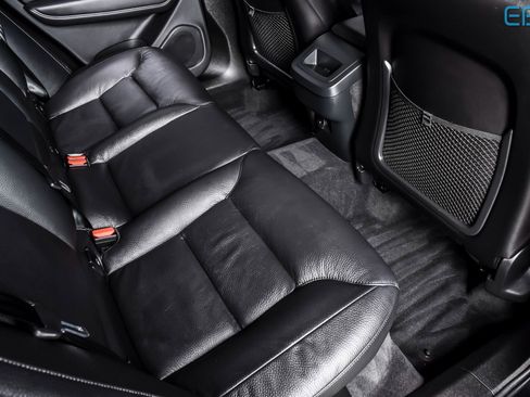 Used 2025 Volvo XC60 B5 Plus image 22