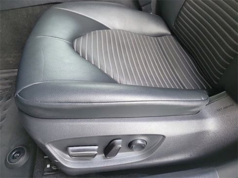 Used 2021 Toyota Camry SE image 19