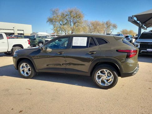 Used 2024 Chevrolet Trax LS w/ LS Convenience Package image 3