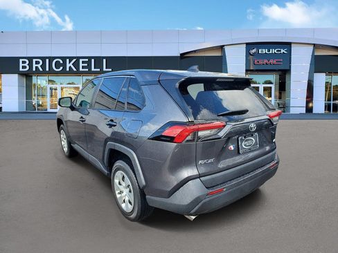Used 2022 Toyota RAV4 LE FWD image 4