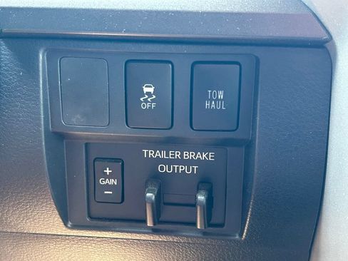 Used 2018 Toyota Tundra SR5 w/ SR5 Upgrade Package RWD image 28