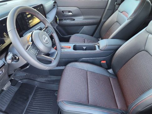 New 2025 Nissan Kicks SR image 9