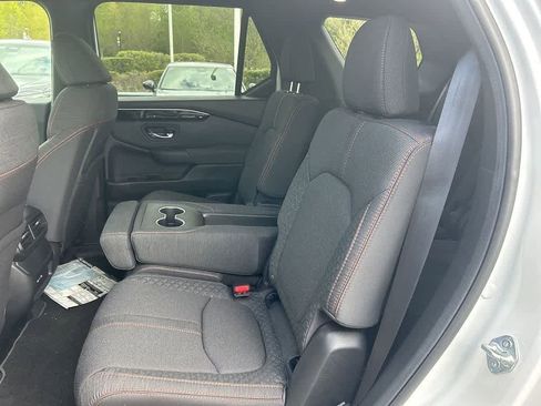 Used 2025 Honda Pilot Sport image 13