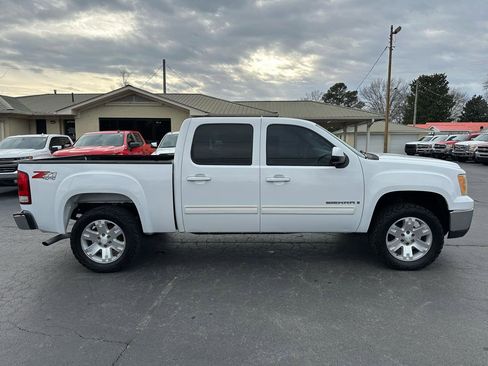Used 2009 GMC Sierra 1500 SLT w/ Suspension Package, Off-Road image 4