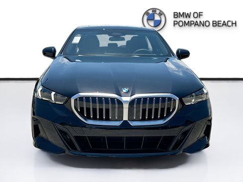 New 2027 BMW 530i RWD image 2