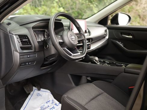 Used 2024 Nissan Rogue SV AWD/4WD image 9