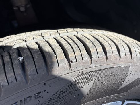 Used 2025 Volvo XC60 B5 Plus image 12