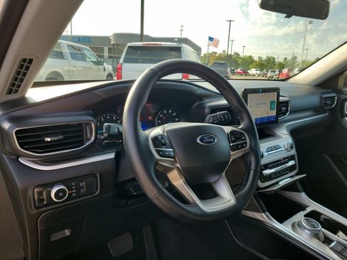 Used 2021 Ford Explorer XLT w/ Equipment Group 202A AWD/4WD image 22