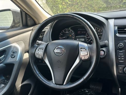 Used 2013 Nissan Altima 2.5 SL w/ Technology Pkg FWD image 7
